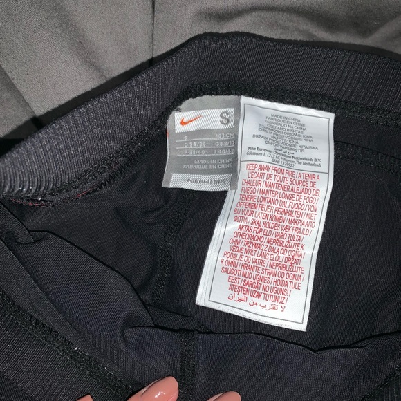 NIKE capri leggings w/ red piping! - Picture 4 of 5